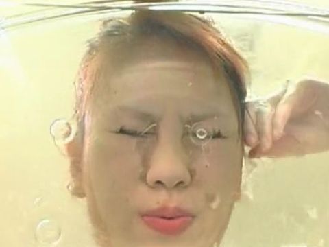 ブレスコントロール窒息調教で水中息止めしながら呼吸制御オナニーを強要されるM女！