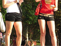 ホットパンツ女性の街撮り画像集