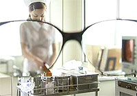 おや、眼鏡を掛けるとナース服がだんだん透けてきたぞ...？