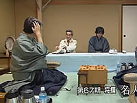 羽生名人が将棋の対局中にサインを求められる