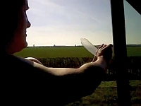 ハイスピードで走る車の風圧でコンドームを膨らませると！？