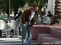 男にリモコンローターをつけて路上でスイッチON!