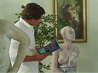 不思議な美女の石像が男を誘惑して......