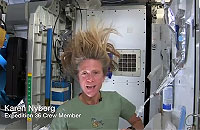 宇宙でのシャンプーのしかた