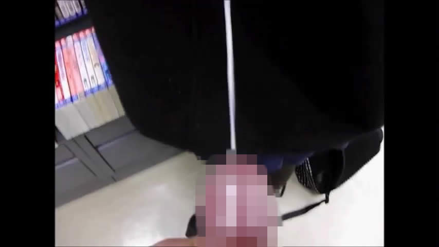 冬コートの女子校生にザーメンぶっかけ
