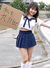 極ミニセーラー服でヒッチハイクしてみた
