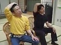 ほんの数分間で肩こりが劇的に解消する簡単ストレッチ！