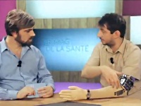 義手が突然シコシコ運動を始めてしまうハプニング