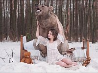 ロシアの美女モデルとヒグマの幻想的な写真を撮影した危険な現場の様子
