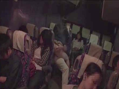 高速バスで美少女を痴漢してレイプ中出し