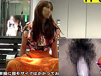 野外でスカートの中にディルドーを突っ込んでオナニー