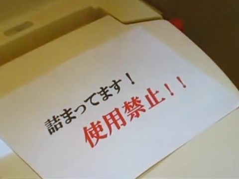 トイレが使えず玄関で放尿