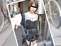 大人しそうな女の子が飛びっこを付けて濡れマン散歩