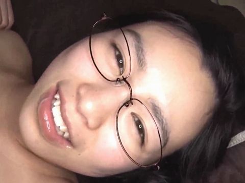 すっぴんメガネ美少女と密室変態デート かりん 21歳 大学生（体操部） 身長147センチ