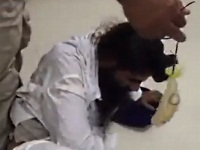 肛門にヘロインを隠して密輸しようとした男を捕まえた警察