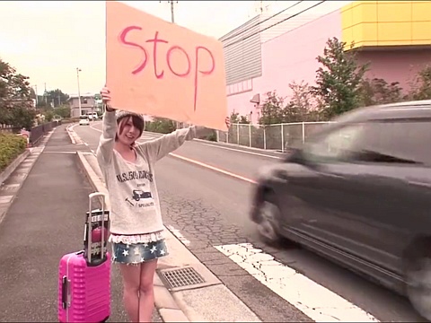 【希美まゆ】ビッチハイクで運転手にフェラチオしよう