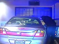 警察に飲酒運転を疑われた男性が車から取り出したモノ......