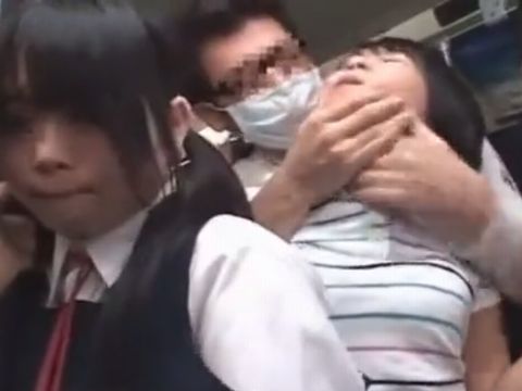 痴漢を助けた正義感の強い女の子が恨みを買ってレイプされる！