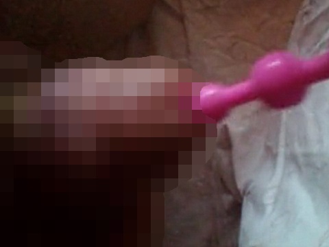 尿道にアナル用の大人のオモチャを突っ込んでせんずりするマジキチ男