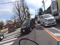 名古屋の道路で車が2台連続で逆走してくるドラレコ動画が怖すぎる...！！