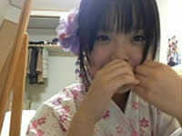 【無修正】浴衣コスプレを見せるはずがおま●こまで見せちゃった女の子