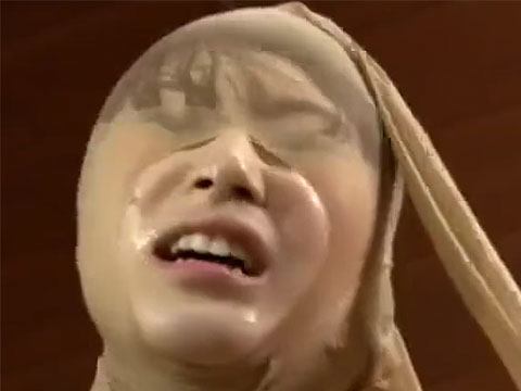 顔も身体も辱められる顔面パンスト女!