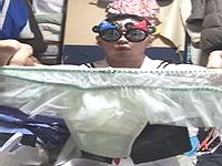 セクシーランジェリーをレビューする女装YouTuberが大物の気配www