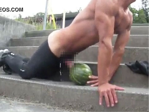 これぞ男のスイカ犯り！