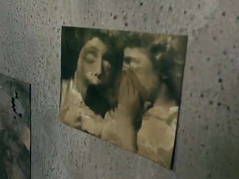 無人の不気味な小屋に悪霊が？！