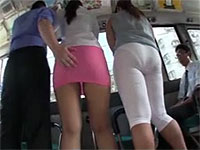 ムッチリ尻の女性二人がバスにのったら当然のように痴漢される