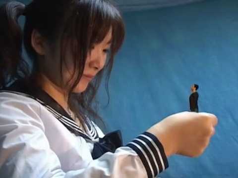 巨大化した女子校生が街を破壊するフェチ動画 巨大娘 GTS