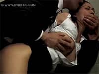 堅物そうなメガネOLがトイレでレイプされる!