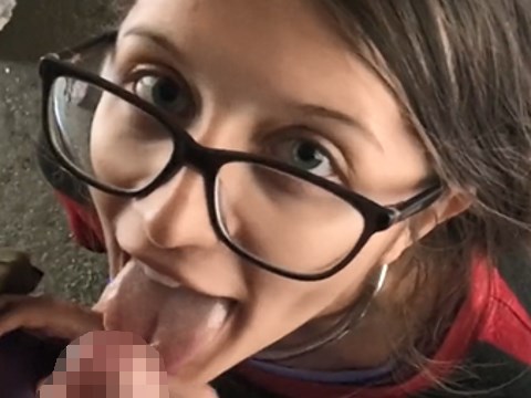 【メガネ女子】舌先が２つに割れているスピリットタン女が愛しい彼氏のペニスをしゃぶる