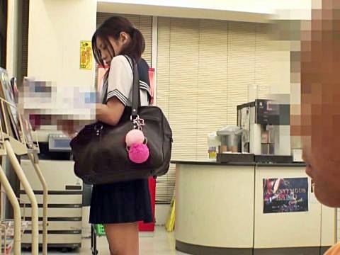 女子校生（安達メイ）の万引きを目の前で目撃！