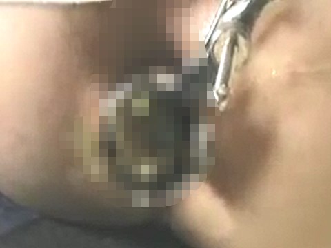 肛門に蛙を入れる変態女