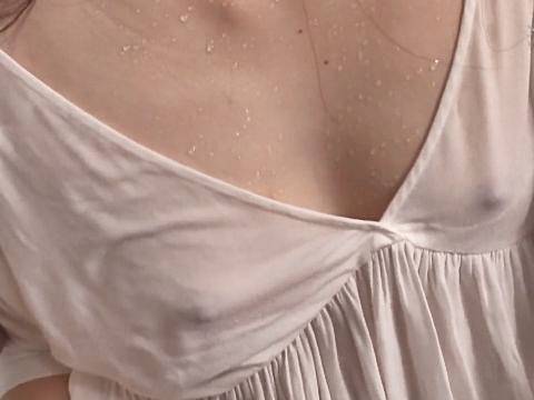 汗で濡れた服から透ける妹（桜木優希音）の乳首