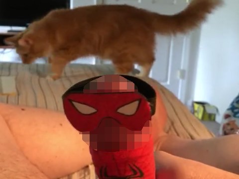 チンコからザーメンウェブを飛ばすスパイダーマン